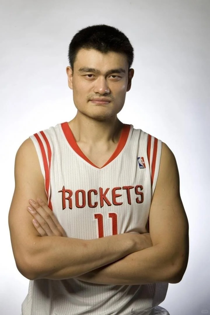 姚明是巨人症还是自然身高