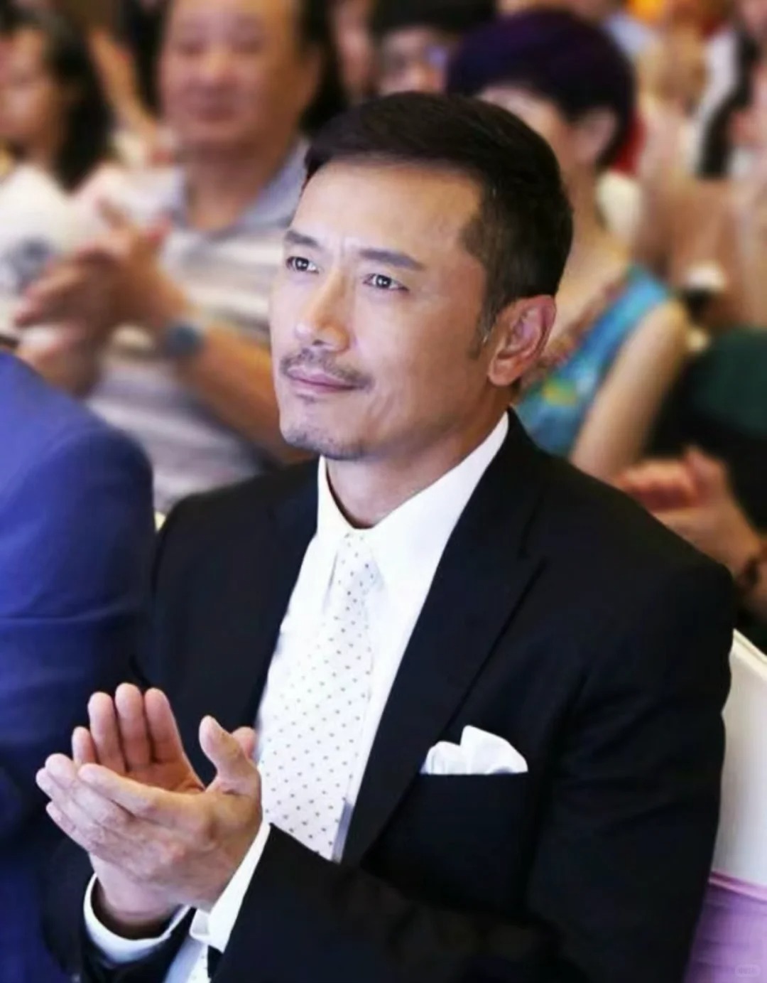 苗侨伟个人资料