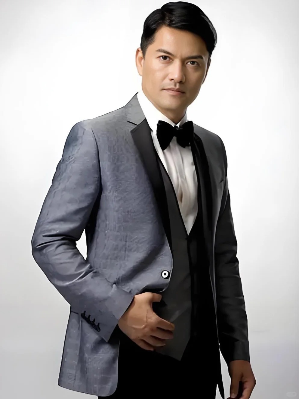 吕良伟个人资料