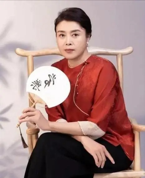 丁嘉丽个人资料